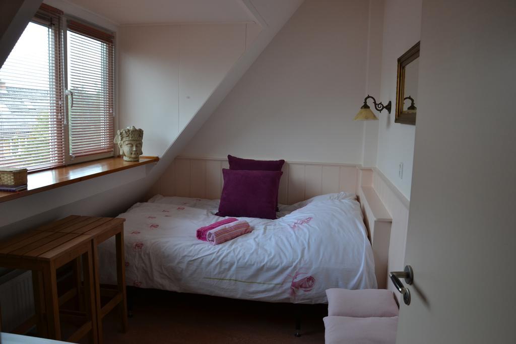 B&B Macbed Checkin-Time 1700-1800 Or Request Before You Book Alkmaar Ruang foto