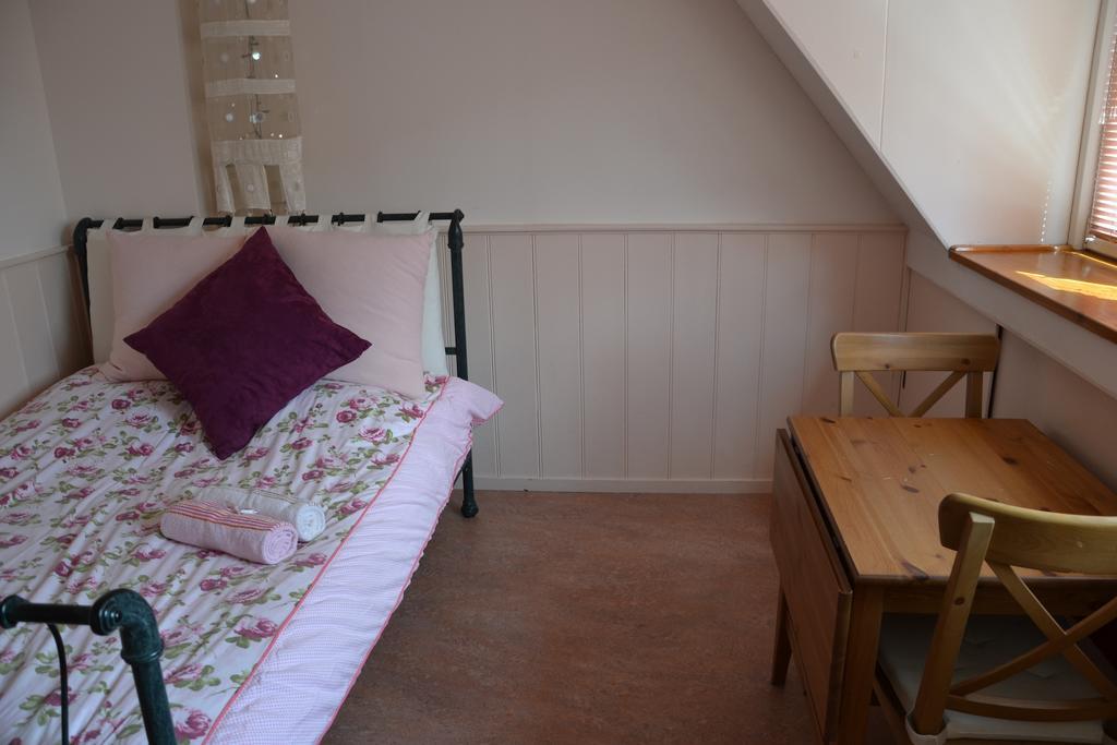 B&B Macbed Checkin-Time 1700-1800 Or Request Before You Book Alkmaar Ruang foto
