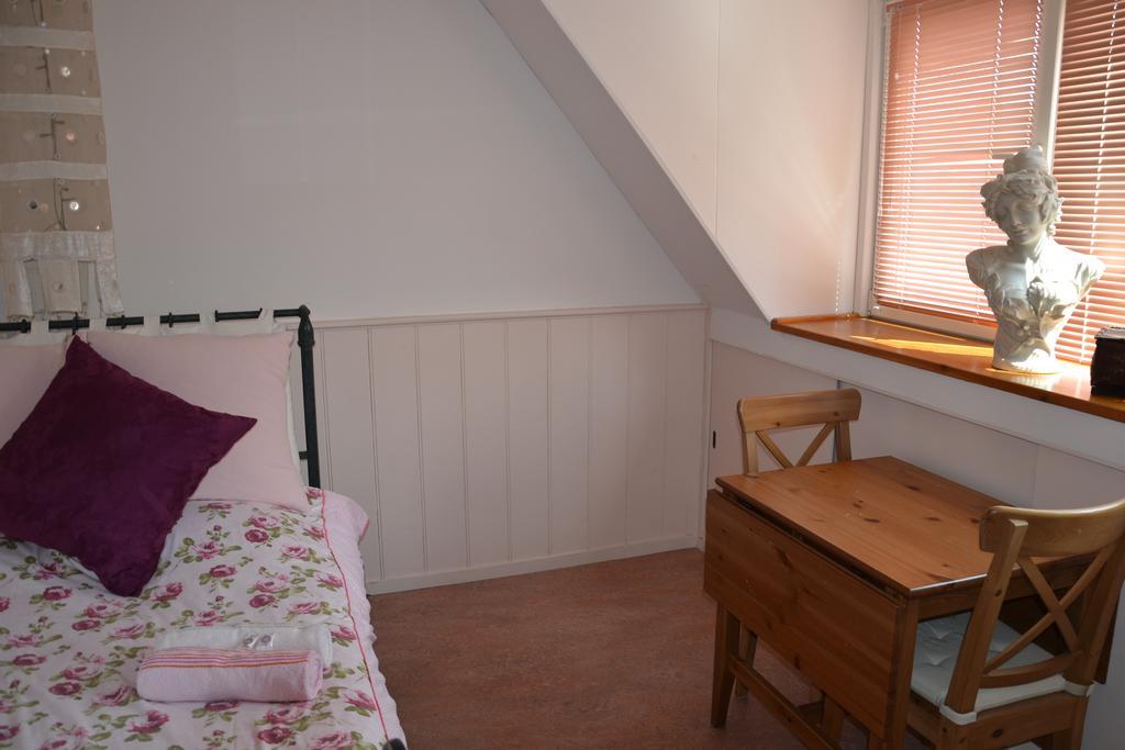 B&B Macbed Checkin-Time 1700-1800 Or Request Before You Book Alkmaar Ruang foto